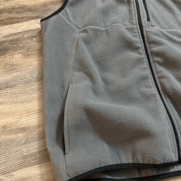 Timberland Vest Men’s Large Gray Fleece Full Zip Stand Collar Chest Zip Pocket - Picture 4 of 5